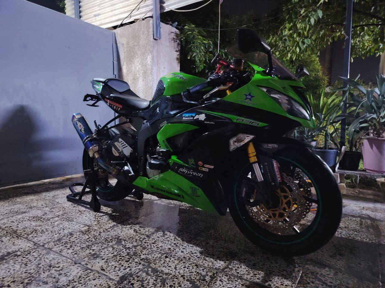 السلام عليكم
دراجة كاوزاكي zx-6r  636موديل ٢٠١٦ 
قطعة جديدة ونظيفة  وبحالة الوكالة  
مكفولة كفالة عامة  ممشاها (١٨ الف ) وقابل للزيادة 
طالعة من معرض كلشي وكلاشي طلعت من معرض ممشاها ١٣ الف 
دراجه موصفاته معروفه 
ABS مانع انزلاق للبريكات امامي خلفي
مودات قياده و 3 وضعيات تراكشن 
دراجة مال جناي ومعتني بيها وبلحقيقة احلا واجدد من الصور 
مكان الدراجة بغداد حي الجهاد 
السعر ٥٥ وبيها مجال للشراي يشلع عيوني 
  التواصل على هذا رقم
*********** واتساب
