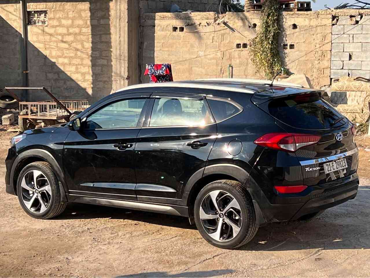 السلام عليكم 
للبيع توسان 2016 
او مراوس النترا ابيض 
داخل جلد كرسي كهرباء 
شاشه كامره 
محرك 2000
ماشية 52 الف
صبغ جاملغ وشوية بنيد حادث امريكا 
وجاملغ الثاني كلير بدون كلشي 
سيارة كلش نظيفه دهن جديد فلاتر جديدة 
شرط تحويل ثاني يوم سنوية، 
السعر 141$
مكان بغداد/ الكرخ 
*********** بغداد, العراق
