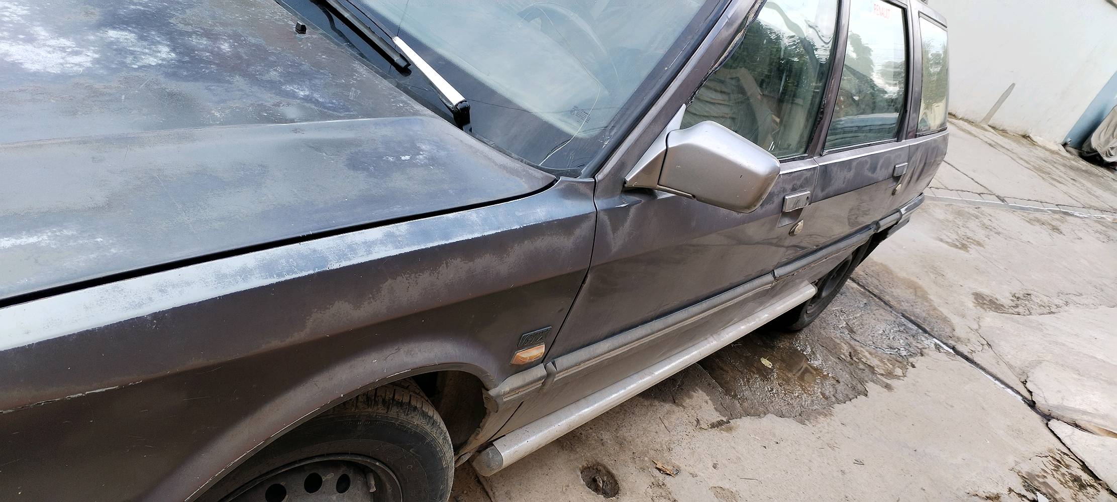 للبيع السعر 20 بيها مجال 
السياره ب اسمنا شرط التحويل
كير محرك مابيهم شي الطخم الامامي يرادلو ترتيب الكهربائيلت والدواخل يرادلها ترتيب الباقي كدام العين 
مكاني حي العربي