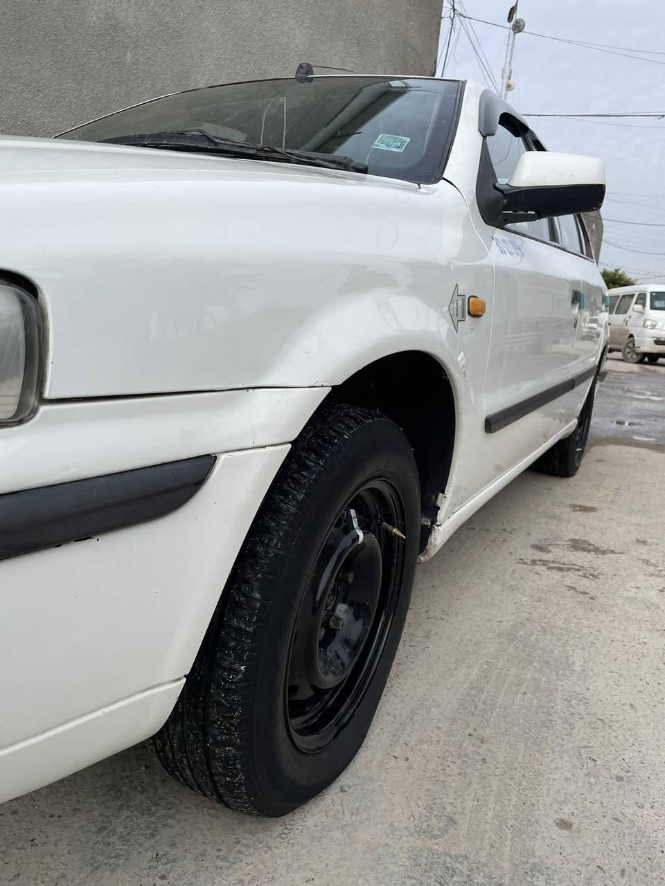 السلام عليكم سيارة سمند ناطقه 2010السياره بلاديه كفاله عامه الباب الخلفي مبدل مؤسسه سياره تخم تاير جديد الصدر جديد عل شواصي حته المشط مبدل تبريد ثلج سياره حلوه تجي وتشوف مكانهه بغداد 
الرقم واسط السعر 45
للاستفسار عله هذا الرقم ***********
