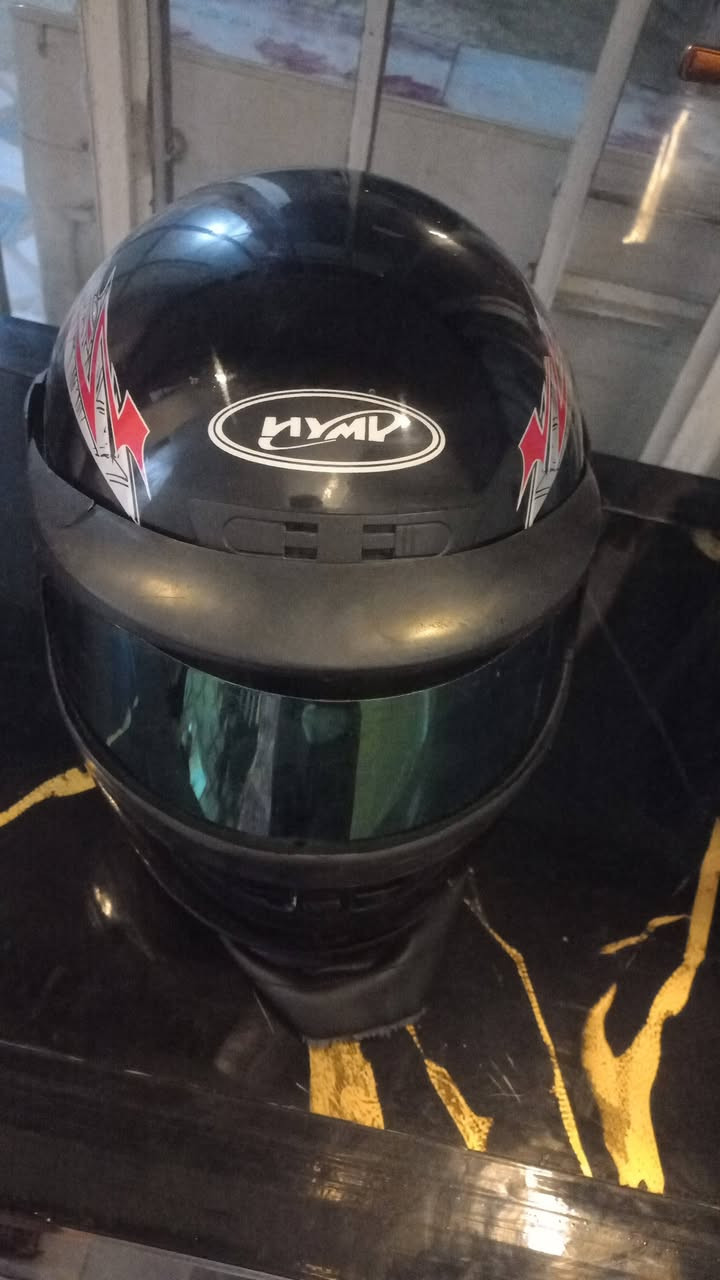 السلام عليكم عندي هاي الخوذه للبيع قيم واخذها ***********
