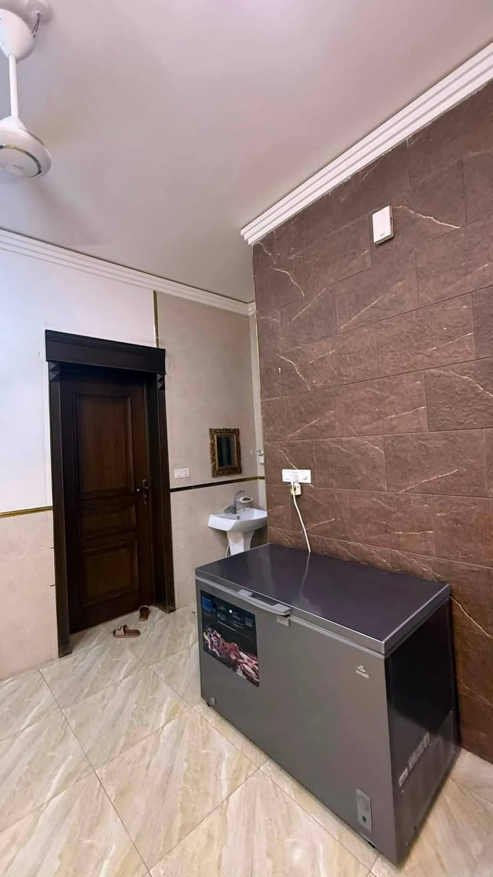 للبيع
بيت البيع بدايه الجغيفي الثانيه قرب منفذ كريم عفتان
مساحه 200متر
طابقين 
بناء حديث درجه اولى
4 غرف نوم 
شارع 10متر
يباع مع الاثاث
او بدون اثاث 
السعر 193 مليون قابل للتفاوض 
للاستفسار لاتصال
***********
