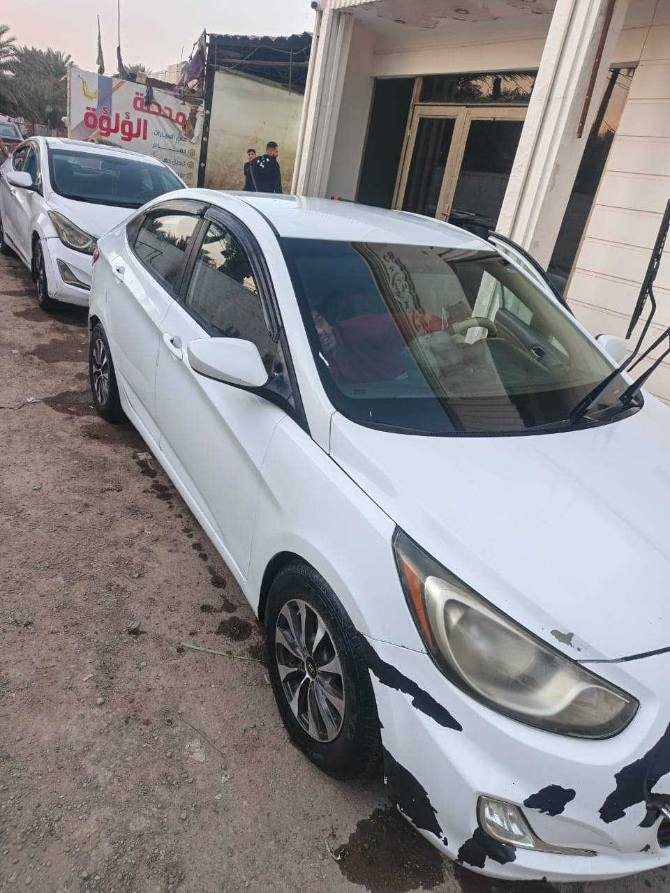 السلام عليكم سياره اكسنت 2013 وارد امريكي ماكينه 1600 جي دي اي الحادث باب السائق جاملغ بدون دواخل السعر   87بيهه مجال مكان كاظميه***********
