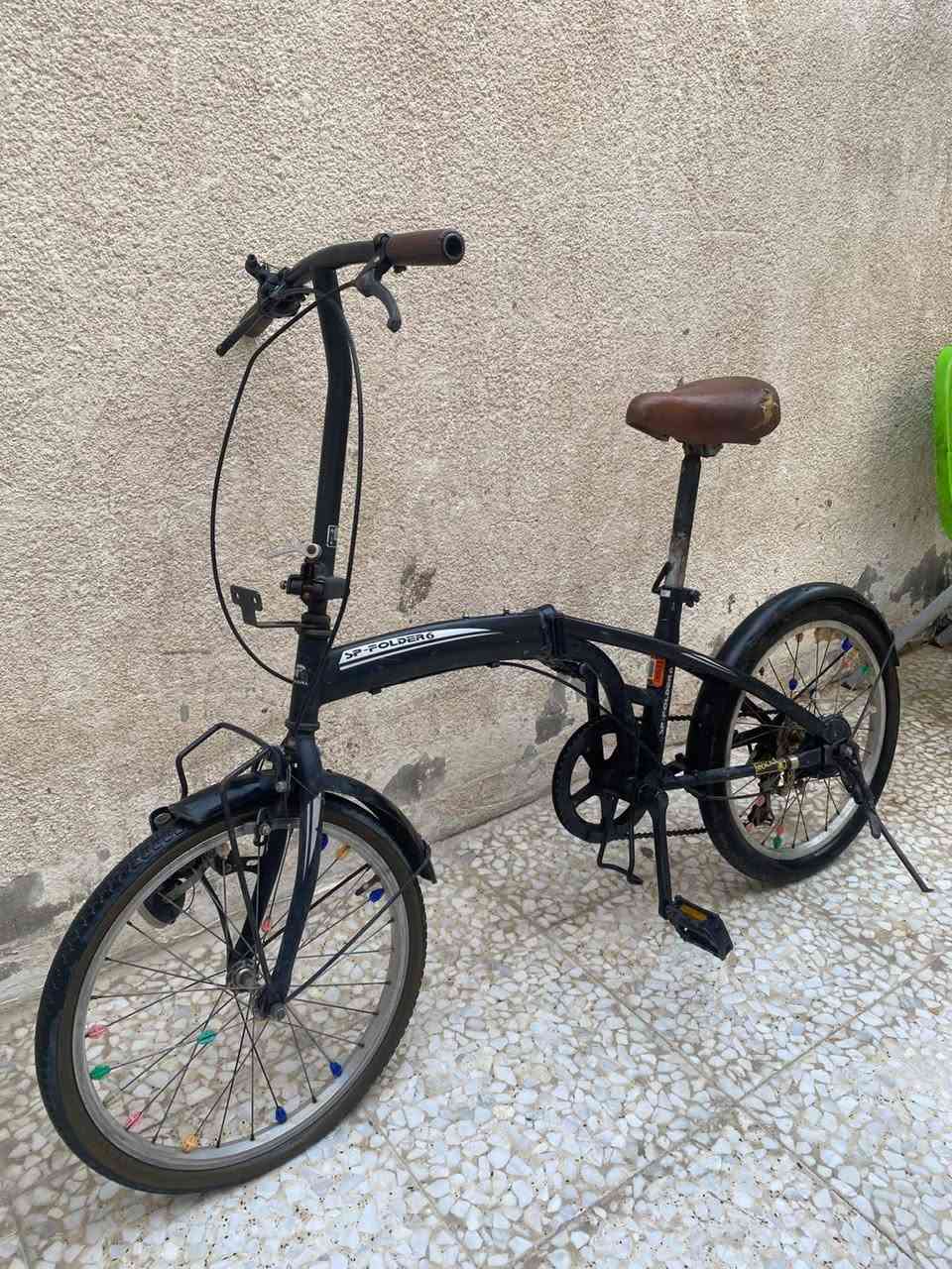 السلام عليكم بايسل للبيع ابو الطبكه بايسكل استخدام بيت نضيف مكفول كفاله عامه مابي اي صبغ كلشي شغال بريك أمامي بريك خلفي فقط الكير مايشتغل مقطوع السيم مكاني بغداد حي النصر والرشاد خلف المنتدى سعر البايسكل 80 وبي مجال بسيط للغوالي للتواصل ***********
