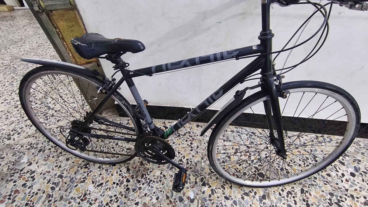 السلام عليكم شباب بايسكل C 700
نضافة فول بريكات شركة shimano الياباني الاصلي بعدهن بالچيس  تبديل نمر شغال 7 سرع اي نقص مابي مكاني بغداد 
للاتصال 
***********
