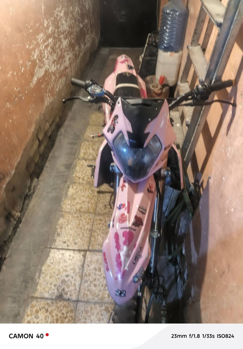 السلام عليكم قفاز ماتركس مكينه ربع دراجه تجفيت جديد بعدهه حتى يم المصلح ما مسحوكه دراجه تخبل بس يرادلهه ترتيب خفايف دراجه حلوه وكاعده للبيع  ٧٥٠ مجال كلش بسيط حي الجهاد ***********
