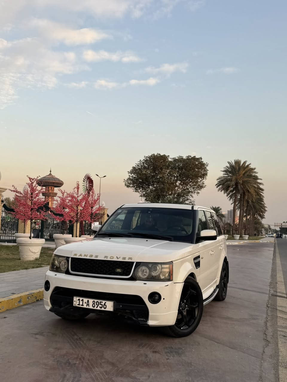 السلام عليكم ورحمة الله وبركاته
للبيع للبيع مستعجل عل  بيعه والمو شراي ليسأل بله زحمة
RANGE ROVER 2008 محدث 2013 رانج روفر
السيارة نظيفة كلشش قطعتين صبغ بس جاملغ خلفي الباقيه مكفولة 
محرك 8 سلندر بدون سوبر المرغوبه كير ومحرك رانج بدون تحوير 
صدر السيارة نظيف 
قطعتين وحدة صبغ جاملغ خلفي وبارد بل جاملغ الخ
مواصفات :.
🛑فتحة سقف
🛑تحكم ستيرن
🛑شاشه
🛑رقم رباعي مميز
🛑 تخم تاير جديد 
وبقية المواصفات المتعارف عليها
مكان السيارة بغداد المنصور شارع ١٤ رمضان
للاستفسار الاتصال واتساب ***********
السعر 100  وبيها مجال وبل خدمة
