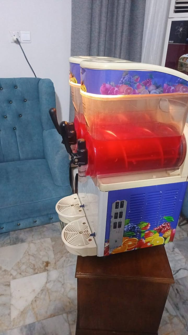 السلام عليكم مكينة ازبري نوع هوسك  تركي باب اول (مستخدمه ) لبيع بسعر مناسب الاستفسار *********** العنوان ذي قار مركز
