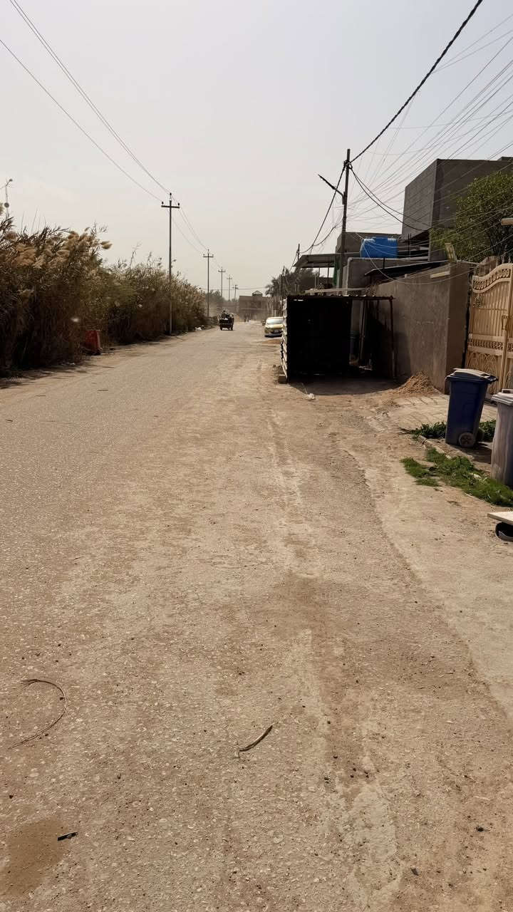 بسم الله الرحمن الرحيم 
يعلن مكتب الرنين للعقارات عن توفير 
(ارض طابو صرف للبيع )
📌العنوان ملحق حي النصر مقابيل بستان بيت سهر 
📌 المساحه ١٢٥ متر
الوجه ٦ متر والنزال ٢٠ متر 
📌الارض مدفونه وتحتوي على بتلو درجه اولى 
📌السعر ٣٦ مليون بي مجال بسيط 
للاستفسار والطلب زيارة مكتب الرنين 
للتواصل او اتصال 
***********/مرتضى
