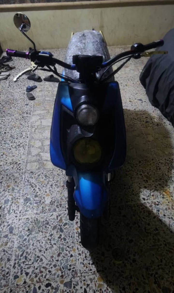 سكنس جبلي 
كابريتر 
دراجة بيها غراض رياضي هواية 
محرك 125 cc 
مبدل ولفات وبوشة 52 نفسها لبلادية 
الدراجة عوزها نواعم بس يعني بوشة وصينية وضفيرة مال باتري بس .
(السعر 580 وبيها مجال ترهم مراوس بايفون أو دراجة)
_مكاني فلوجة حي العسكري 
***********
