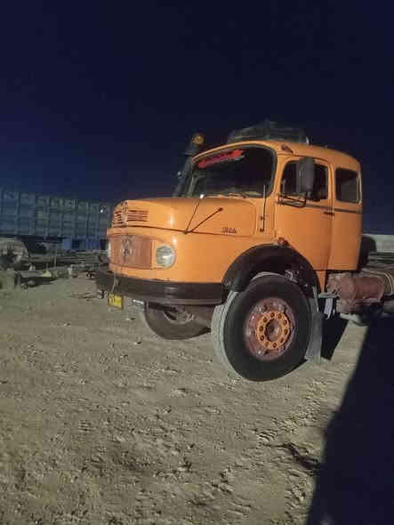 السلام عليكم اقجم راس تريله رقم انجليزي نجف مميز محرك شرط جير 111 اكسون 18 جيف تواير جديد سعر 23 مليون وبيها مجال‏‪***********‬‏
