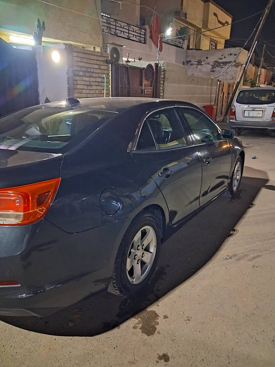 سلام عليكم
ماليبو ٢٠١٤ وارد امريكي بيها ٣ قطع 
صدر نص عمر تبريد كمبريسر بي ضعف لكن شغال بالمشي يثلج 
سياره ناعمه كلش بالمشي ٨٥ وبيها مجال لشراي   بغداد بسمي سنويه سنه ٣١ وهزه قبل شهرين سويتها 
الاتصال على ***********
