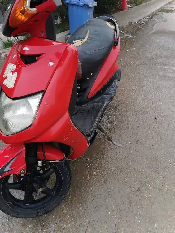 السلام عليكم سكنس نثيه ١٤٠
مكينه مجفت جديد ولفات تايوان اصلي مع الضمان
مكينه لا تبخير ولا نضوح
كهربائيات كامله شغال لايت اشاير سلف هورن
تخم تاير جديد باتري جديد
كيج بانزين شغال كيج السرعه عاطل
كفرات نضافه ٨٥٪
قبق كلجات موجود بس اني شايله
نقص بنز بريك خلفي وراجز يرادله تبديل 
السعر ٣٥٠ وبيها مجال
مكان بغداد _القادسيه قرب جسر المشاء المعبر عل بياع شارع عشرين
الرقم *********** رصيد
واتساب ***********
