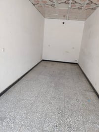 توجد محلات حديثة للايجار في بناية واقعة في حي اسيا قرب اسوق العائلة لل...