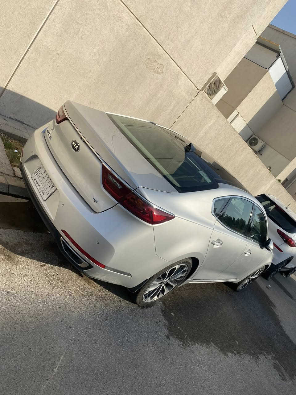 سلام عليكم
كيا كادينزا  2019 وارد خليجي مكفوله من الصبغ بيه فقط بارد بسيط جدا بالجاملغ الامامي وشخط بسيط بالباب فقط
مواصفات فول 
ماشيه 85000 كيلو
السعر 210 وببه مجال بسيط
مكاني كربلاء 
للتواصل رقمي ***********
غير متواجد على الفيس بوك
