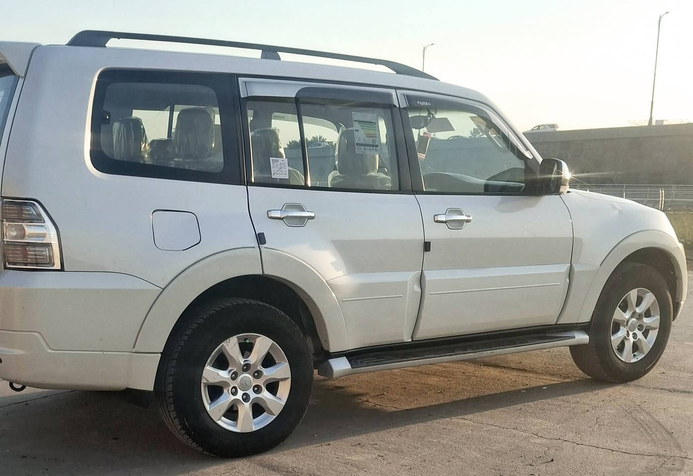 السلام عليكم باجيرو حبتور ٢٠١٤ وارد خليجي مكفوله كفاله عامه حتى الابلاستك بدون صبغ بدون تبديل بدون حادث مكينه ٣٥٠٠ المرغوبه فول مواصفات فتحه سقف  كراسي جلد كهرباء دمام خلفي داخل عسلي صاج سبعه راكب ثلاث قطع تبريد حساس خلفي ثلاجه بالفرس شاشه كامره خلفيه مرايات شفط اشاره وترحيب تحكم استيرن ثلاث جهات زراكات لايت تخم تاير ياباني كير مكينه شرط مامفتوحات صدر أمامي وخلفي نضيف السياره نايمه كلش تبريد شغال السعر (    ١٦٥   ) بيهه مجال الاتصال  *********** مكان بغداد
