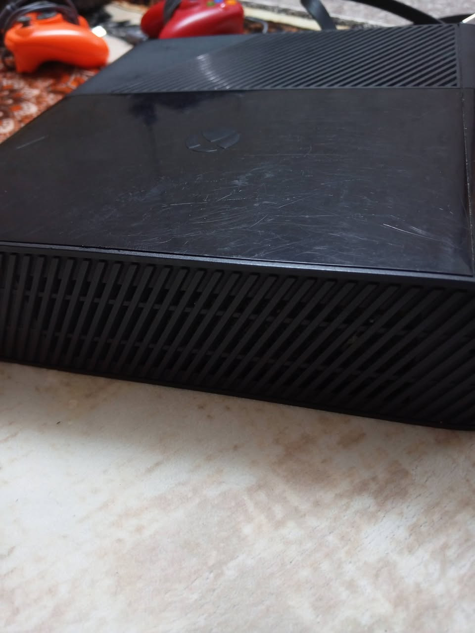 سلام عليكم للبيع اكس بوكس 360 سوبر سلم مهكر نضيف وكامل ملحقات بي 69 لعبه هارد 250 مكان بغداد الشعب سعر 100بي مجال رقم ***********
