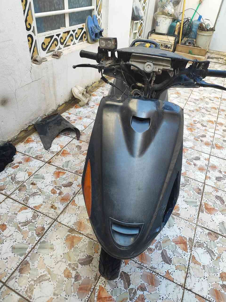 سلام عليكم. فراشة للبيع. محرك ما مفتوح مال حاوية. الدراجة حلوة بس عايزهة ترتيب شوية ما بيهة اشاير وضوة خارجي وعوزهة ترتيبات السعر 300وبيهة مجال قليل المكان نجف الحولي شارع 30الاتصال ***********
