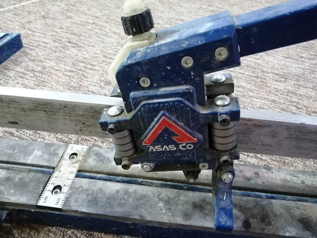 سلام عليكم عندي قاطعه سيراميك ألماني مستعمل قليل نضيف حيل للبيع سعر 100 وبي مجال اتصل على الرقم *********** مكاني كركوك
