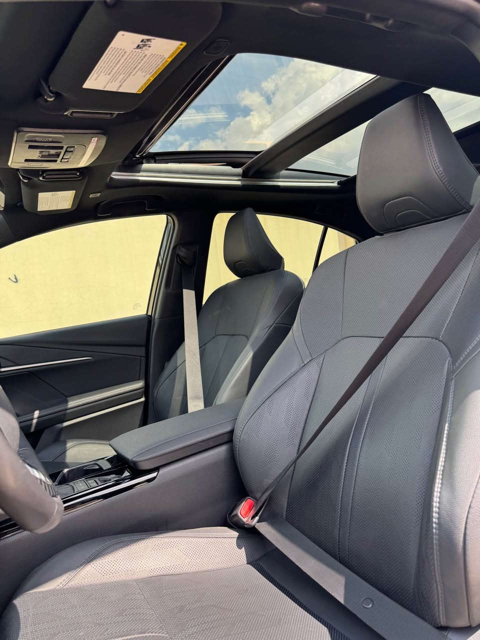 Toyota Camry XSE hev 2025 
Clean title كلين تايتل 
٦ الف ميل ماشية
جاهزة بدون مصرف 💯

مواصفات فول فول ١/١ XSE 
داتاشو، خمس كاميرات، بانوراما، كشنات تبريد و هيتر
بصمة و رادار و حساس و شاشة كبيرة و سماعات JBL 
بعد بيها مواصفات اهواي

سعر 🔥 285 ورقة و مجال
مكان عقرة "ئاكرئ"
واتس اب و كورك ***********
0750-7739471 اكر, نينوى
