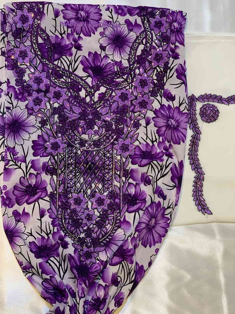 بضاعة العيد وصلت🌙✨

#مخور_حرير_اندنوسي

مخور حرير اندنوسي شغل تطريز وستراس صدر وردن ٤.٥ متر مع شال نفس الشغل  خامة تجنن✨

السعر نار ٢٥ الف🔥🔥

العنوان : الدجيل - حي الزهراء - شارع المعهد قرب اعدادية شهداء الدجيل 
يوجد خدمة توصيل🚗 داخل الدجيل ١٠٠٠ دينار
.
يوجد توصيل سريع للكل محافظات العراق ٣٠٠٠ الف 🚚خلال يوم واحد 🚀
للحجز والاستفسار مراسلة الصفحة 
او عن طريق الواتساب

***********

#اقمشة_حجي_صالح_الكلابي #البسه  #الشورجة #موسم2026
