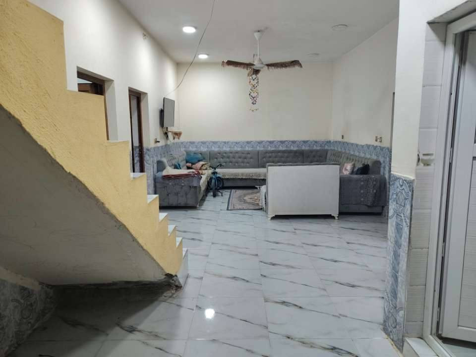 السلام عليكم ورحمة الله وبركاته من رخصة مسؤول الكروب المحترم. بيت مساحة ٢٢٠متر زراعي سند ٢٥ والي يريد اسهم تكدر تحصل اسهم لان اكو جران بنفس المكان سوه اسهم اواجهك ويه الشخص الي اخذ اسهم البيت غرفتين وصالة ومطبخ وحمام داخلي مع غربي وحمام خارجي مع شرقي وحولي حول البيت وحده من الغرف سويت. السطح بعده على التراب بناء طابوق وبناء درجة أولى بيت جدا نضيف الموقع المحاويل تابع ل حي الجمهوري او القصبة القديمة وقريب جدا على سوق المحاويل وعلى شارع حله بغداد أيضا قريب على حي الأسرة مدارس ابتدائية وثانوية وثانوية بنات جدا قريبة يعني موقع جدا ممتاز السعر ٧٥ وبي مجال للطيبين وهذا رقمي *********** عندي واتساب والخاص موجود تحياتي
