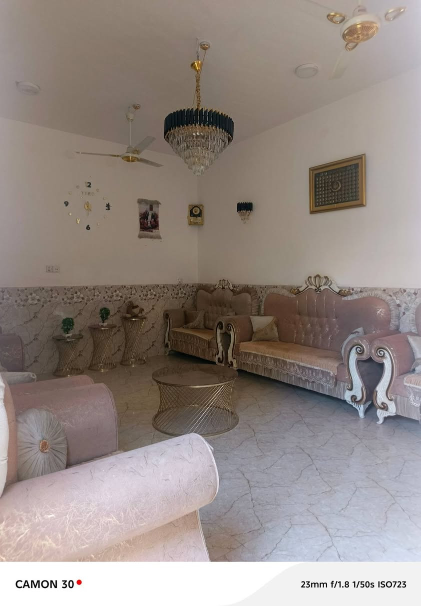 سلام عليكم
بيت للبيع طابو زراعي سند25  طابقين مساحه 200 14×14 
خمس غرف نوم صالتين اربع حمامات كراج سيارت يبعد عن شارع مشايه الامام الحسين150متر يصلح بيت ويصلح حسينيه موقع البيت سيد سماعيل 
للتواصل ***********
***********
