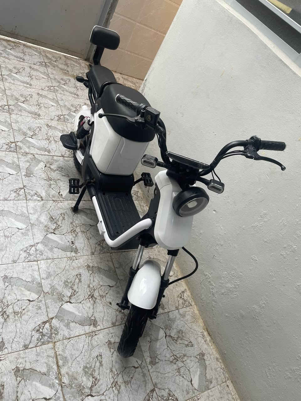 السلام عليكم
دراجة شحن  للبيع
حجم 14 
4 بطاريات ( وحدة مبدلة اصلية )
السرعة 35
اوتو ما گير
الدراجة مثل ما موضح بالصور نضيفه مال طالب مدرسة
قطعة قليل منها بالشارع و مرتبة
السعر 300 بيها مجال بسيط للطيبين


**إذا كنت صاحب هذا الإعلان وتريد حذفه لأي سبب، رجاءا أرسل رسالة إلى الدعم الفني**