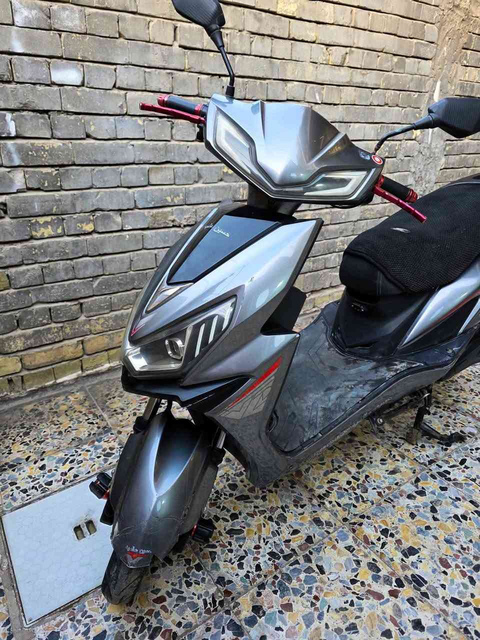 دراجة شحن
بطاريات مبدلهة قبل اسبوع نوع "ولي" مدى 60 كيلو.
ضرر تريشة و جاملغ امامي مثل ما موضح بل صور.
العداد سرعة ما مضبوطة.
سرعة 80 حقيقي .
السعر 550 وبيهة مجال.
للأستفسار:***********
