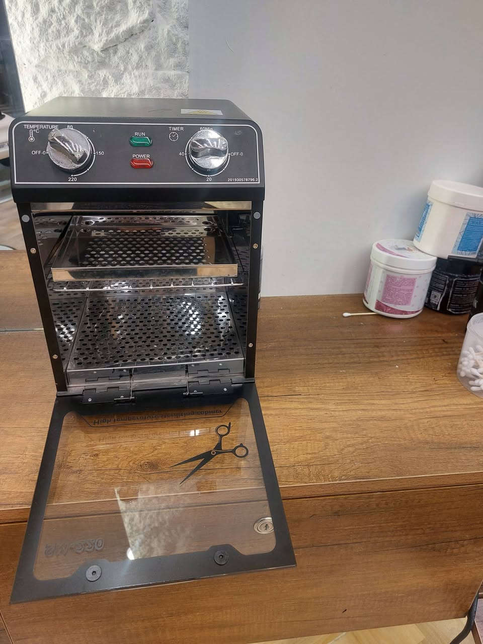 جهاز تعقيم أدوات حلاقه بسعر 90   الف بصره جزائر  ***********
