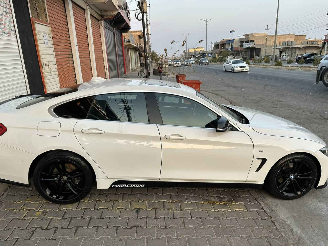 BMW 430i 2018
سلام علیکم 
مودیل ٢٠١٨ 
حجم ٤٣٠
کامل بجم أمامی خلفی کول تحول أم باكج 
فول مواسفات 
داتاشو   شاشات كبير  ويل حجم ١٨ أنج 
٤ تاير جديد ١٠٠/١٠٠
كول صيانة جديد زيت محرك زيت گير 
سيارة مابيها دينار مصرف مابي أي نقص يعني سيارة جاهز
بس بيها واحد قطع صبغ
 باب امامي نفر  فقط
محرك ٤ صلندر ٢٠ توين باور تيربو 
بيها داونبايب ٤ انج ٣٠٠$
سيستم صلنصا ٣٠٠$ 
***********
