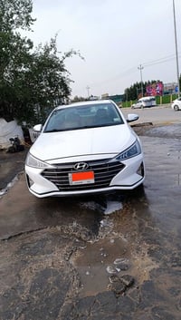 النترا ٢٠٢٠ • محرك ٢٠٠٠ • فتحة سقف