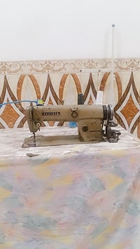 مكينة خياطة • ياباني • قليلة الاستعمال