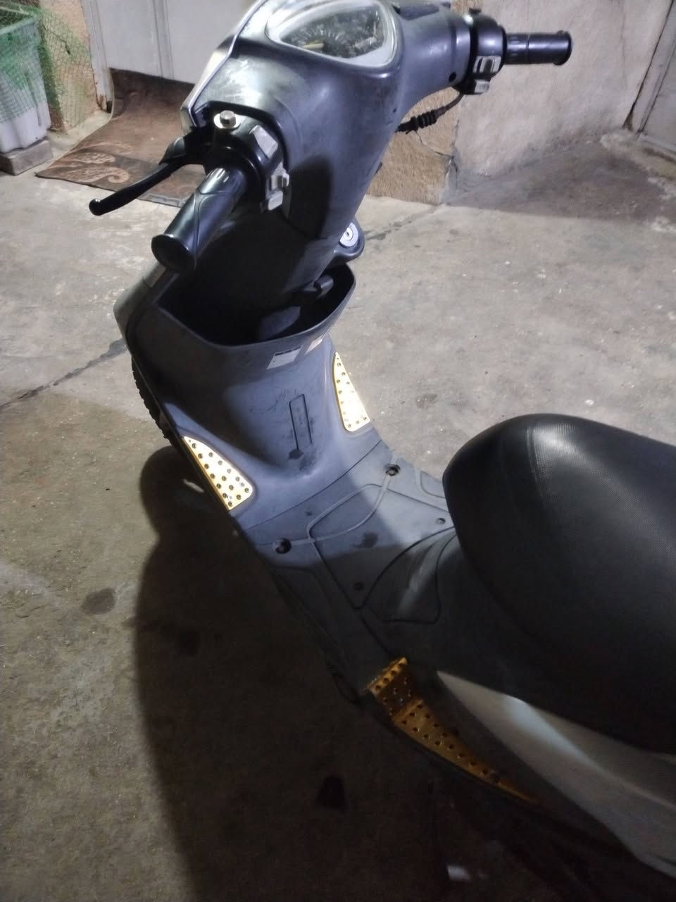 السلام عليكم دراجه ماكس عدله دراجه صالي ثلاث اشهر من نزلته من الرمبه دراجه تخبل كلشي شغال من الخير كامله مكمله اي نقص مابيه رايده مليون وخمسين وبيه مجال بصيط مكاني بغداد حي سفير رقمي  *********** وموجود فيس هم
