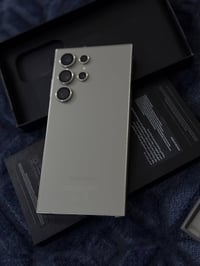 جالاكسي S24 الترا • استخدام قليل • ملحقات كاملة