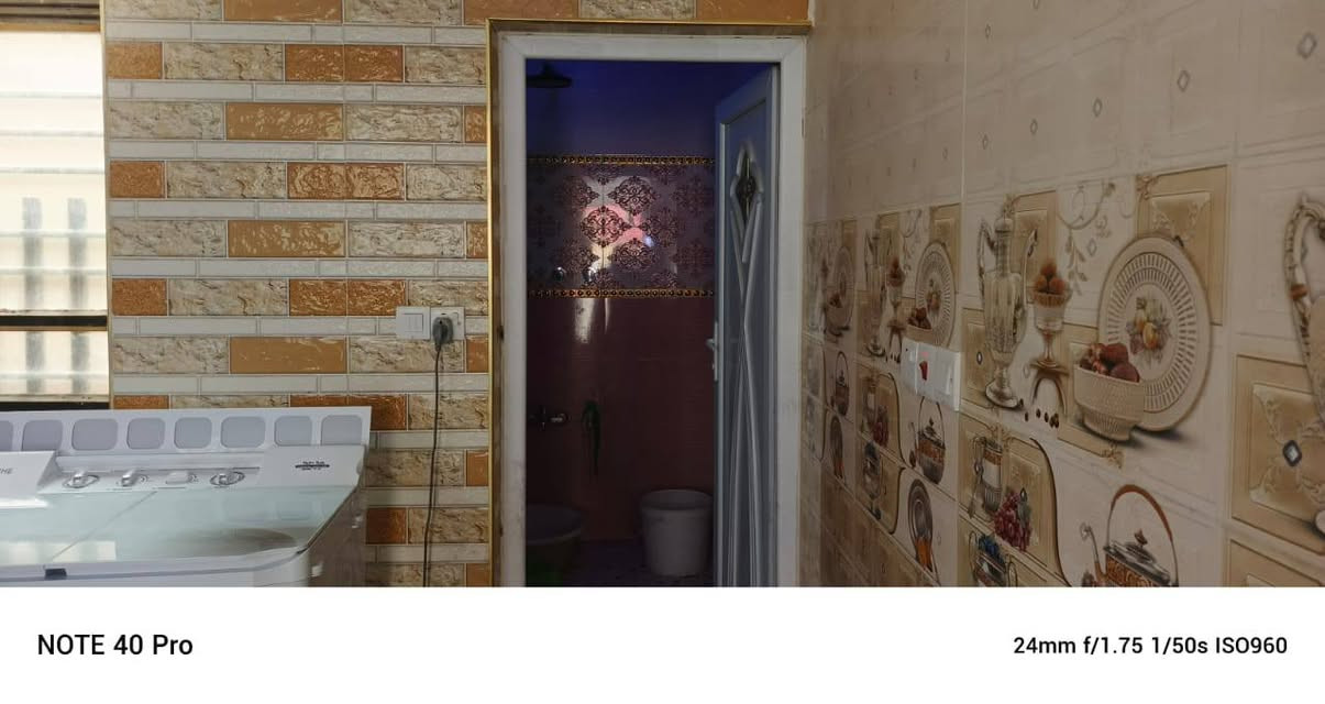 قطعه 200 مبنيه مشتمل مربع متكون من غرفتين ومطبخ وحمام  والباقي حديقه العنوان ابو غريب الحصوه منطقه الستالاف قرب مدرسه ابهى للاتصال 
***********
*********** السعر 85 وبيه مجال قليل
