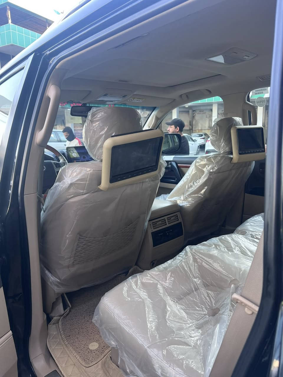 سلام عليكم لاندكروزر 2014 صل رقم بغداد سياره جديد وحلوه وبعد احله من صور سياره موجوده بل بصره سياره بيه بارد باب صدر وبيه جاملق لكدام مبدل نفس لون بدون شواصي ولغود كفاله سياره من صبغ ومن كلش سعر365 وبيه مجال *********** سياره بسمي تحويل
ثاني يوم
