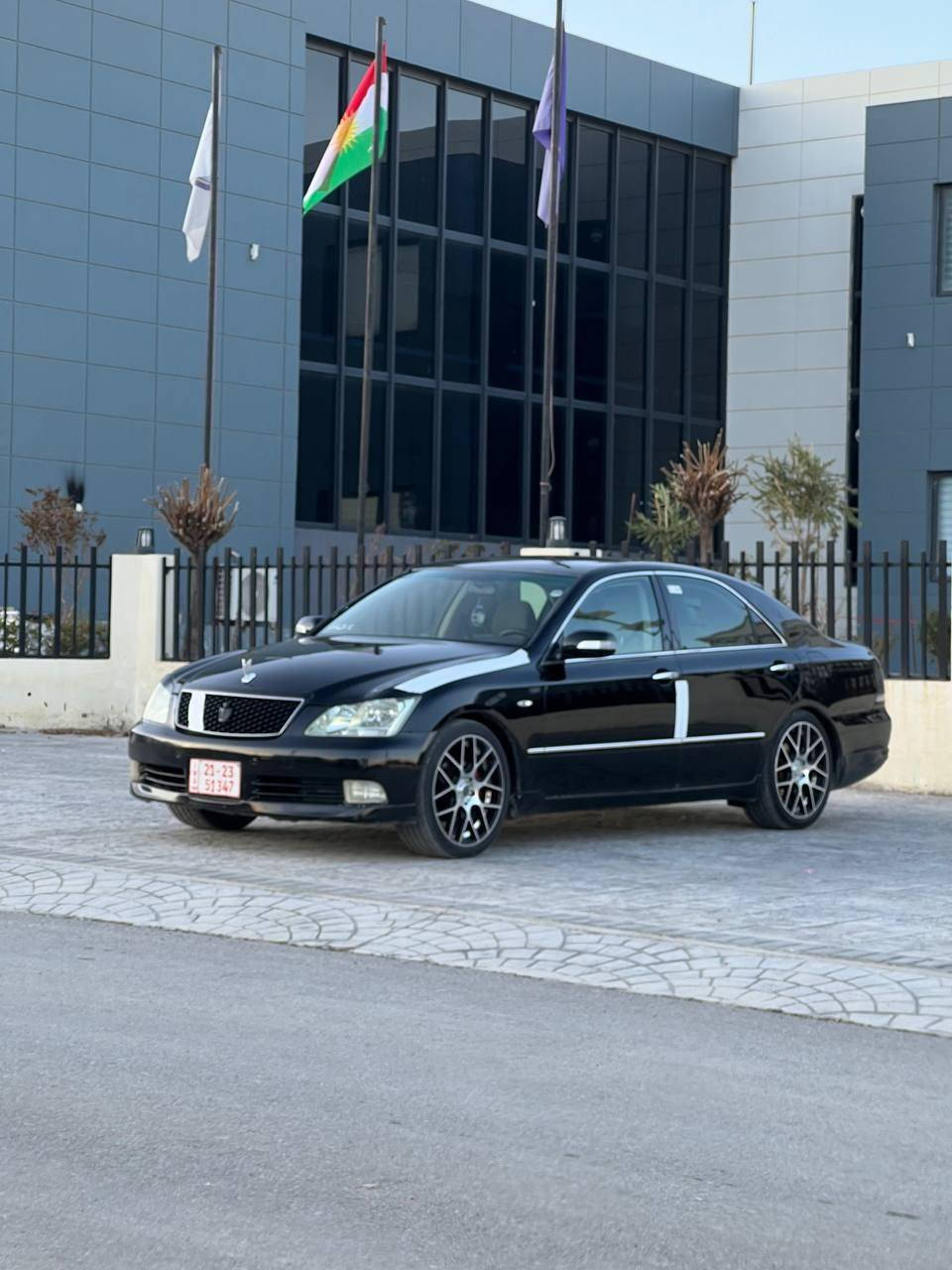 شاهینە براوە ڕۆیاڵ
مۆدیل 2005 بەسمە ڕەش
گەورە بەگەورە 182
سڵایت
ئاوێنە شەفتو ئیشارەت
حەتەلی اتلەتی 2007
پاتری تازە گۆڕاوا
دەبڵ سپۆرت
کامل زینۆن
گەرمیوو ساردی بەشەرت
تازە ڕۆنی گۆڕاوە
پێنج بەسمە
شاشەو کامێرایە  
برێگی نەبەسراوە
(لەسەر ساغی ڕەنگ گۆڕاوی یابانە)
کامال سپۆرت ئەوروپا شتێکی جوان 
سەیارەکە هی ماڵەهی محامەلەنیە
***********
