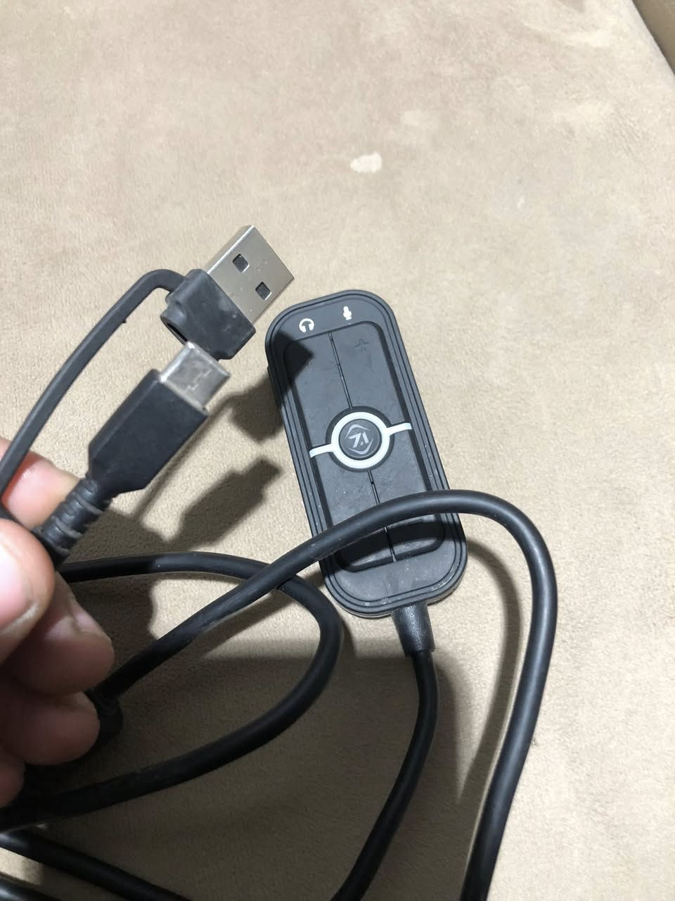 للبيع سماعة HyperX أصلية 🎧
 • مستخدمة أسبوع واحد فقط
 • حالتها نظيفة جداً شبه جديدة
 • صوت قوي وواضح مناسب للألعاب والمكالمات
 • مايكروفون واضح
 • وياها كل الكيبلات الأصلية
 • يوجد معها تحويلة صوت محيطي 7.1
 • وياها تحويلة آيفون أيضاً

السعر: 65 ألف دينار عراقي 💰

اللي جاد بالشراء يراسلني خاص.او واتساب ***********
