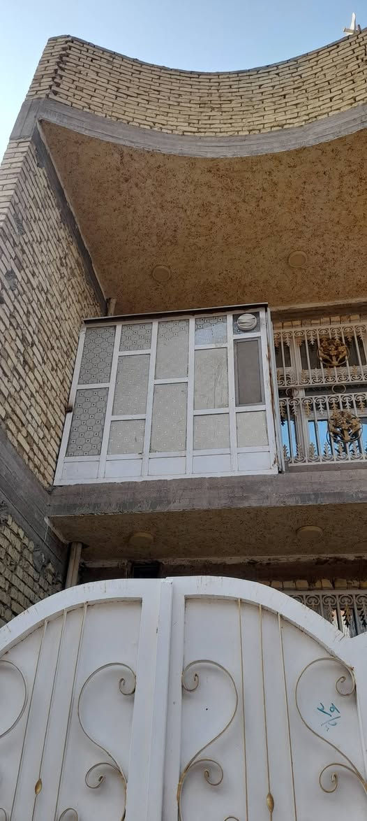 قاطع للبيع الارتفاع والعرض مترين بي صفحه وسقف بالكوت
***********
