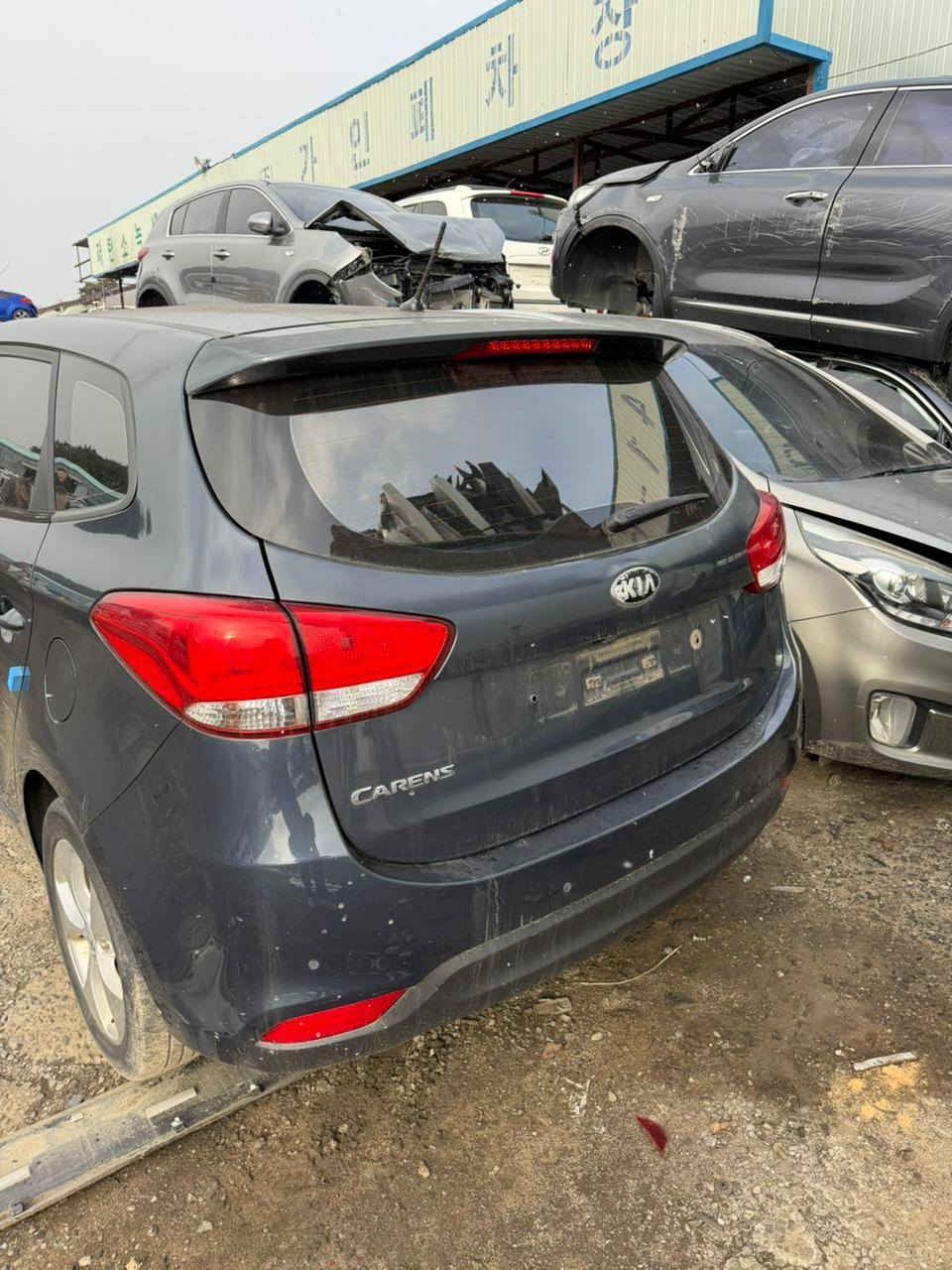 في كوريه جنوبيه عنقريب توصل سيارت التفصيخ لنجف الاشرف
اي ابو أدوات يريد سيارت من كوريه يتواصل ويانه وبيخر ويدلل نوصلها الا للعراق
***********
