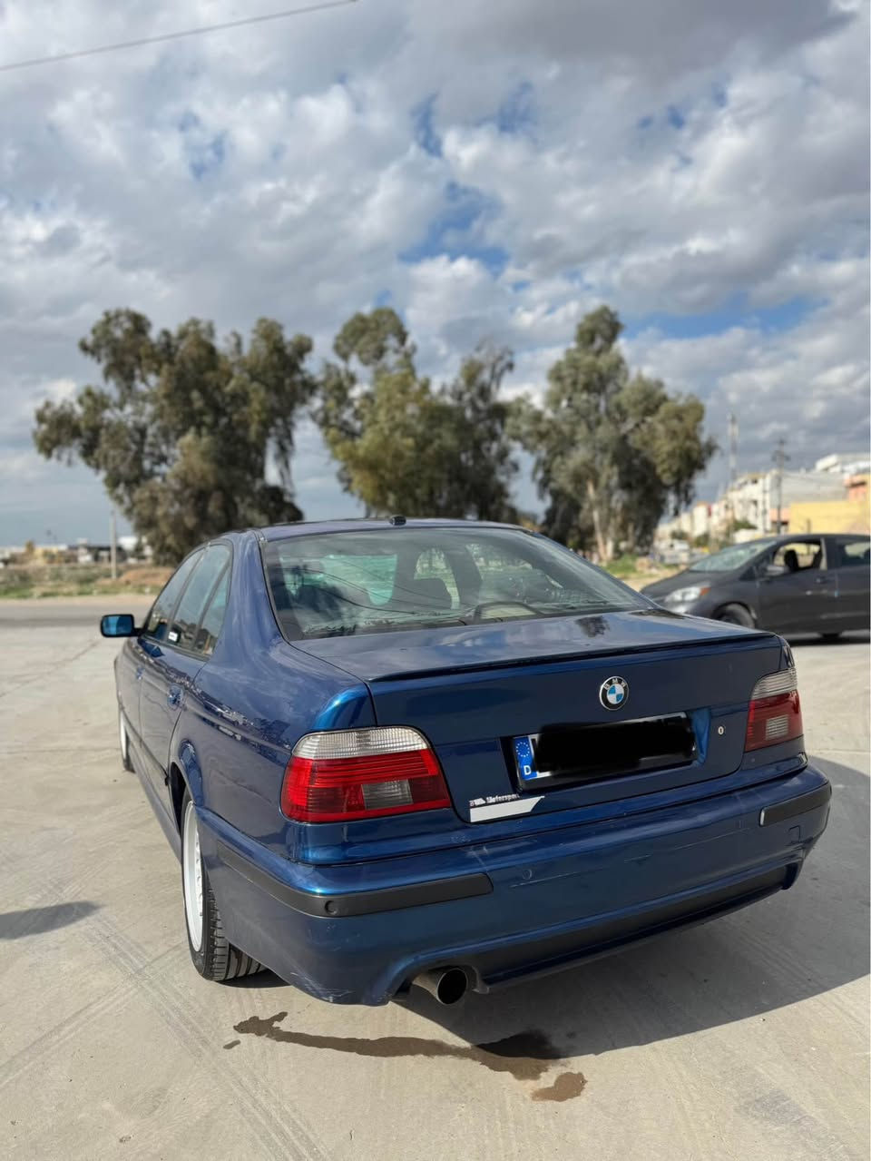 BMW SQAR MODIL  2002 M
BMW525 دەبل دیجیتال
مۆدیل ٢٠٠٢بیلاد ئێم
مەنەفێست ابراهیم خەلیل اصلی
سەقف و حیزام بە شەرت
گێر و مەکینە بەشەرت 
تەقەو رەقە بە شەرت 
کارەبای بە شەرت
گۆرینەوەش دەکەم لەسەر دڵ گرتن
ژ.م *********** أربيل, العراق
