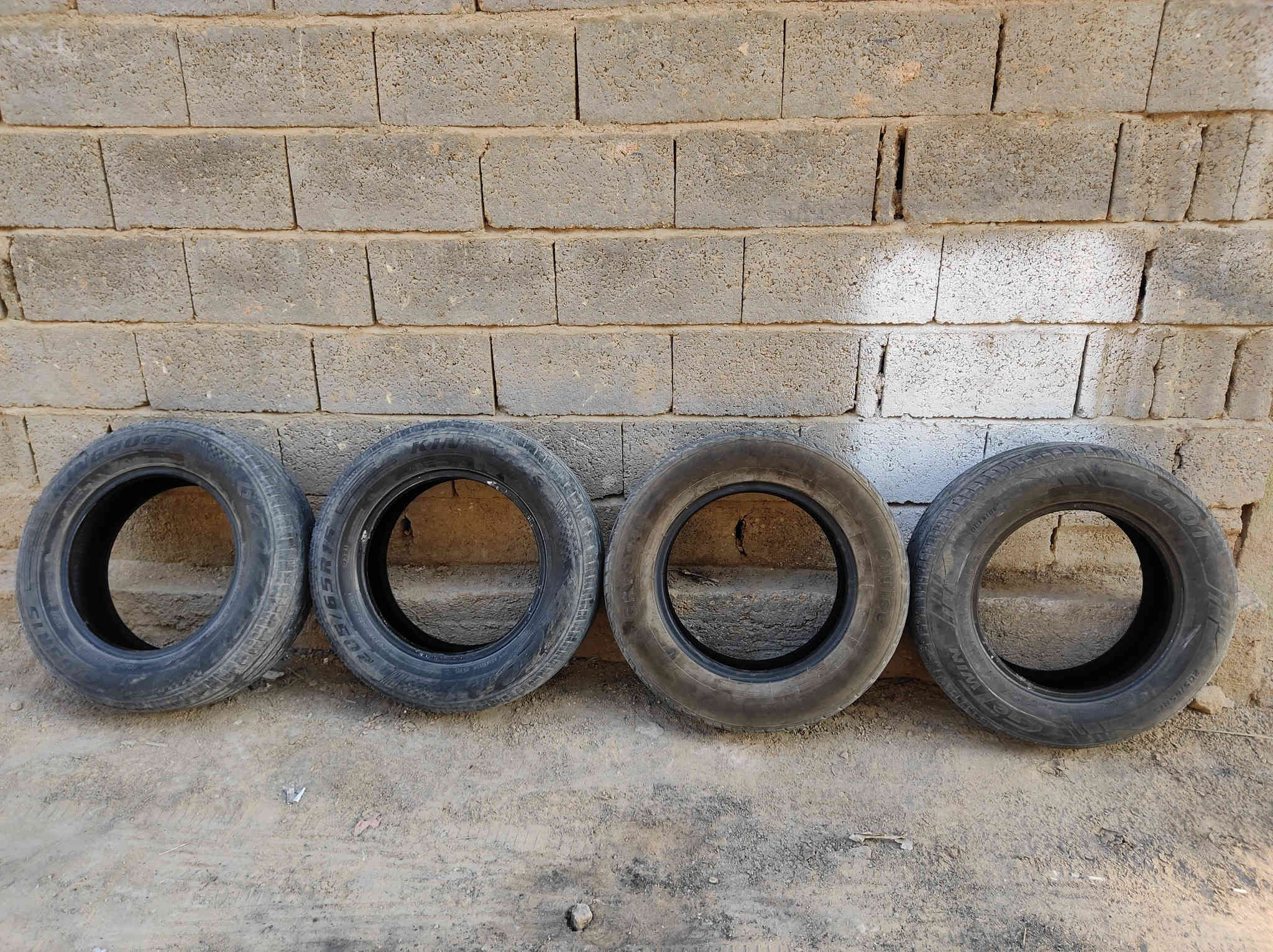 تايرات للبيع مالت النترا موديل 12 حجم 15 نضيفات الواحد ب 15 الف للاستفسار الاتصال على الرقم ***********
