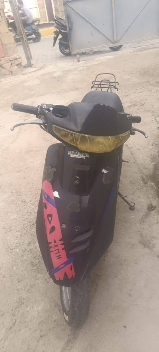 السلام عليكم دراجه للبيع هوندا دايو ستين شغاله هندر سلف كهربائيات كلها شغاله مناقصها كلشي مثل ما موضح بالصوره مكاني الرمادي شارع 17 قرب مجسر الزيوت السعر 175 وبيها مجال الخاص مفتوح أو الانتصال على الرقم ***********
