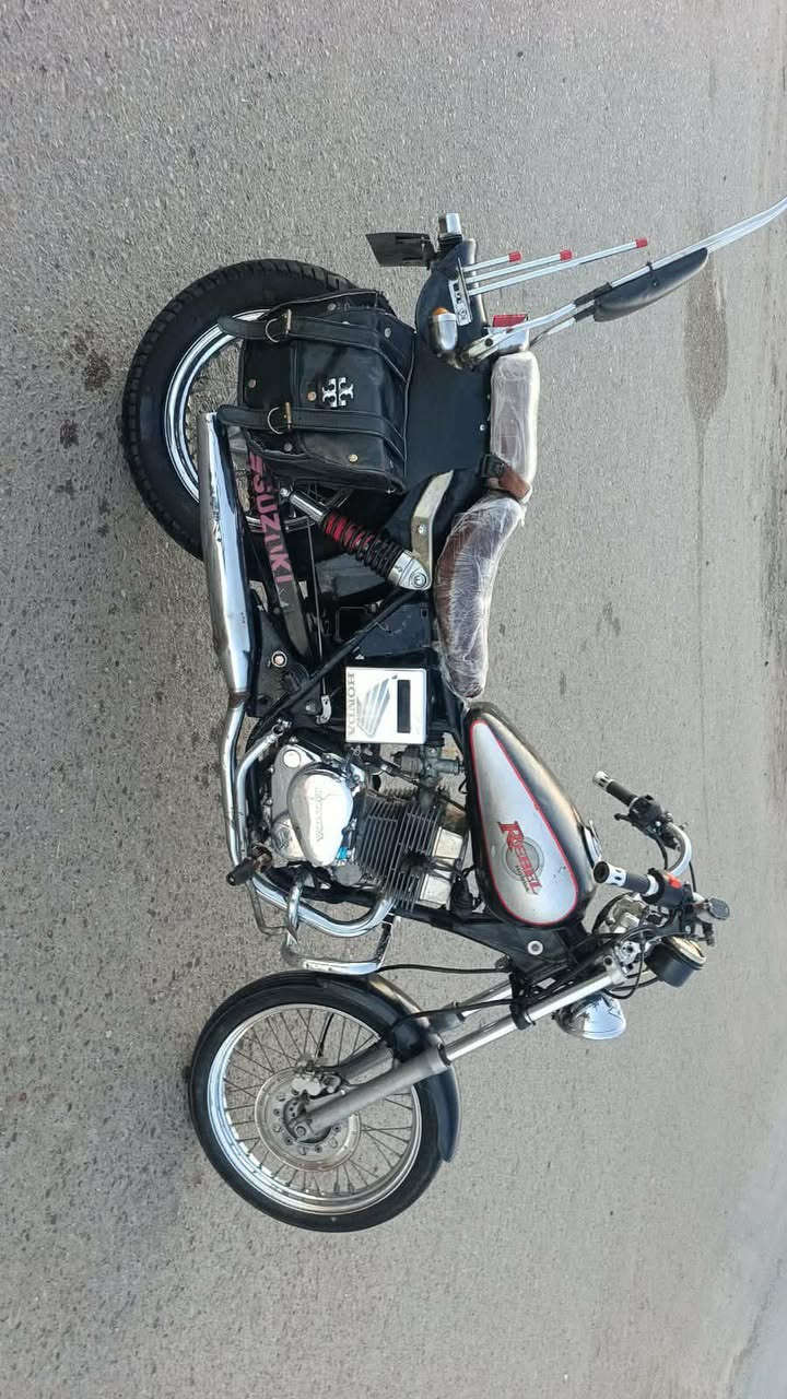 السلام عليكم شباب دراجة رايبل للبيع
حجم المحرك 250cc محرك مفتوح و بيه دخانة

الدراجة خير بركة كهربائية كلها شغالة على السلولي بكل وقت 
المحرك اي نضوح ما بيه
و الدراجه كدامكم ما اضم عليكم شي (السعر)(600) مكاني صلاح الدين قضاء بلد رقم التلفون ***********
