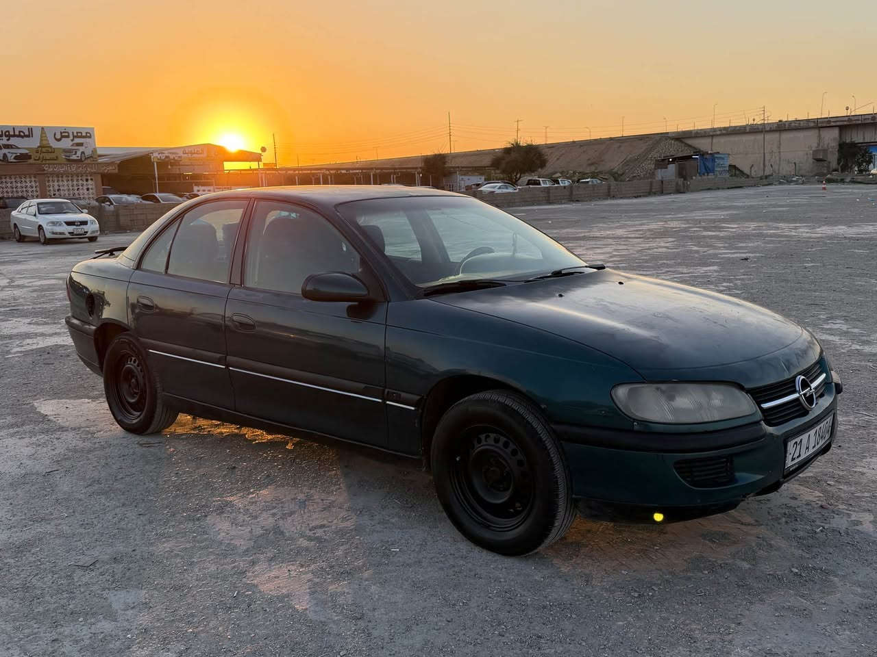 اوبل اوميكه 
موديل1998
رقم سليمانيه جديد سنويه لل نهايه 27
محرك 20 فل المرغوب
كير اوتو  
صدر جديد اكسل جديد
سياره بلادي ما بيها ضربه كفاله عامه 
كهربائياتها شغاله كلها 
لايتات زنون نهار 
جام اوتو 
بيها بطاقه بانزين 
بسمنه سياره شرط تحويل 
سعر 40
للستفسار 
*********** كركوك, العراق
