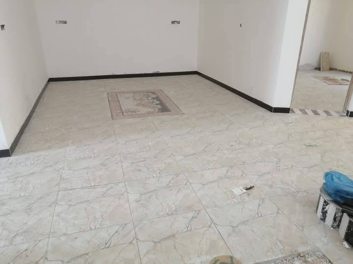 يوجد خلفه سراميك متفرق داخل تكريت  ‏‪***********‬‏ قير متواجد عل فيس
