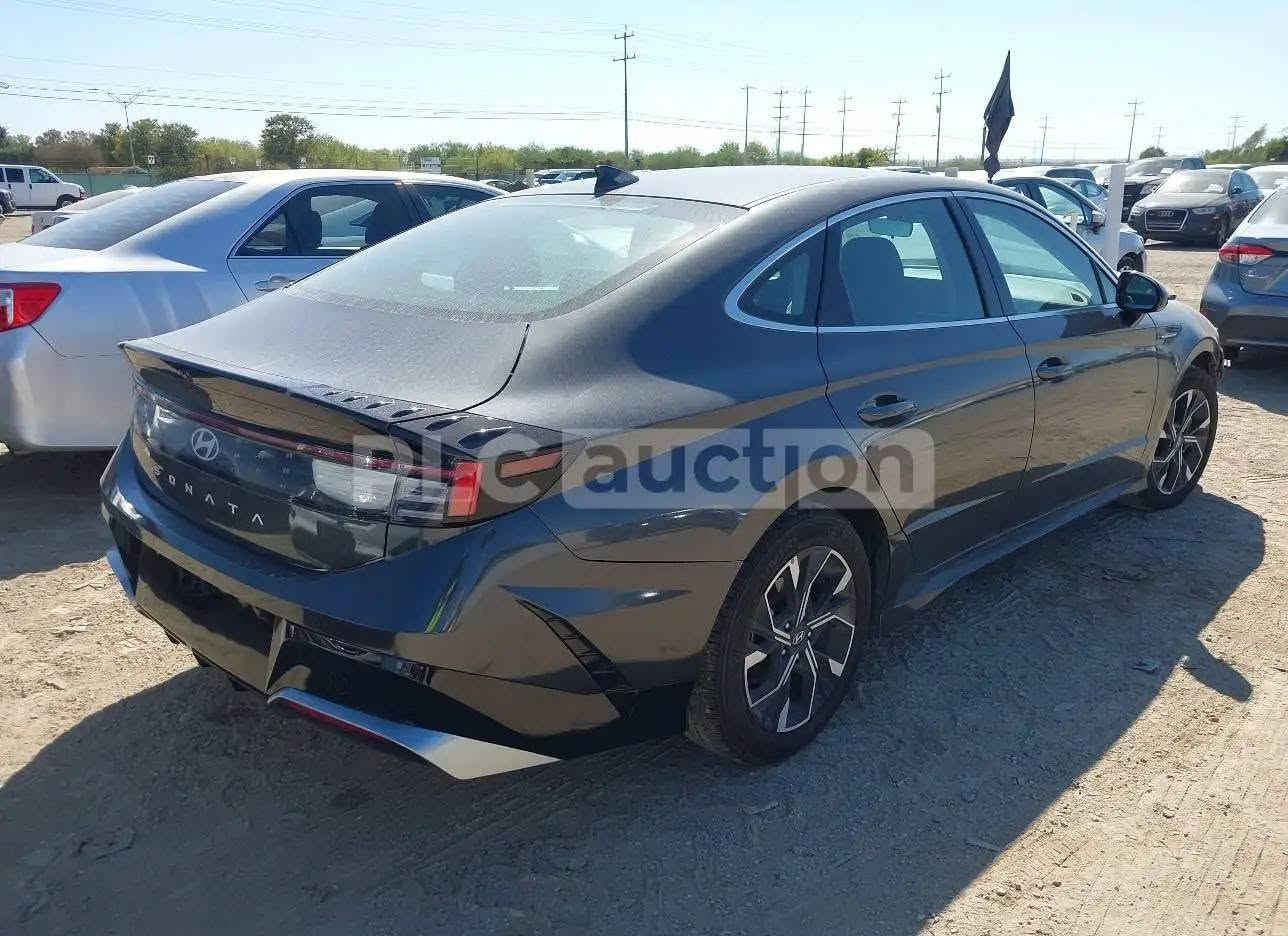 السلام عليكم
سوناتا للبيع موديل 25
مرقم شهداء مثنى
السعر ١٨٠  وبيها مجال
***********
