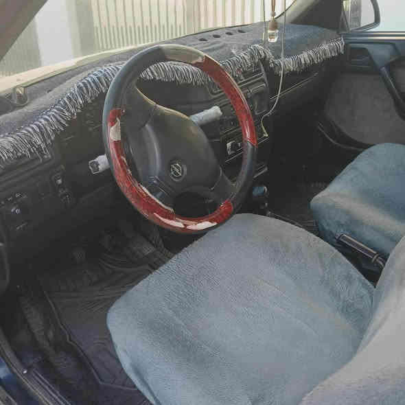 ڤیکترا مۆدیل 1991 مەکینە 20 ڕەنگی نیلی چوار تایەو ویلی نوێی لەسەرە مەکینەی تۆزیک بوخاری هەیە بەڵام دەنگی تیدا نیە لایت کارەباو ئاوێنە کارەبای و سلایت کارەبایە کارەبایاتی هەمووی مەزبوتە بەشەرت   ڕەقەم هەولیرە سەنەوی 2015 بەسەر چوە بەڵام بەناو کردن بەشەرت سعری 40 وەرەقەو مجال *********** أربيل
