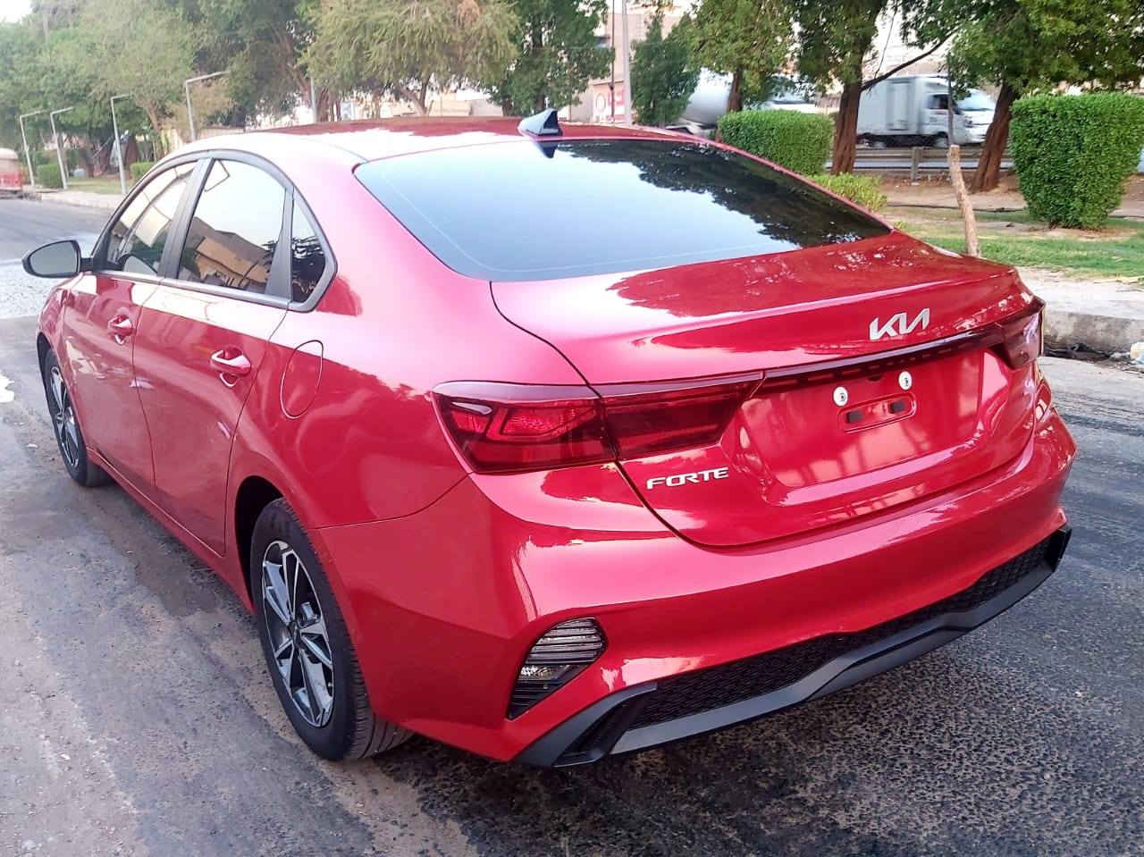 السلام عليكم 
للبيع بسعر مناسب Kia فورتي موديل 2024 نص فول LXS
مكينه 2000 دوش
٣ وضعيات قيادة
  تحديد مسار توقف ذاتي مثبت سرعة قيادة ذاتية تحكم ستيرن جهتين شاشة كامرة دوارة  ويل كب 4 دسك بدون رقم ... (بدون ايرباك) تبديل بنيد فقط وبارد قليل جدآ بالجاملغ بدنة وراديترات وتبريد بلادي دعامية بلادية  ماشية 14000 جاهزة للأخير سيارة جديدة 
مكان السيارة بغداد الدورة 
للأستفسار ***********
